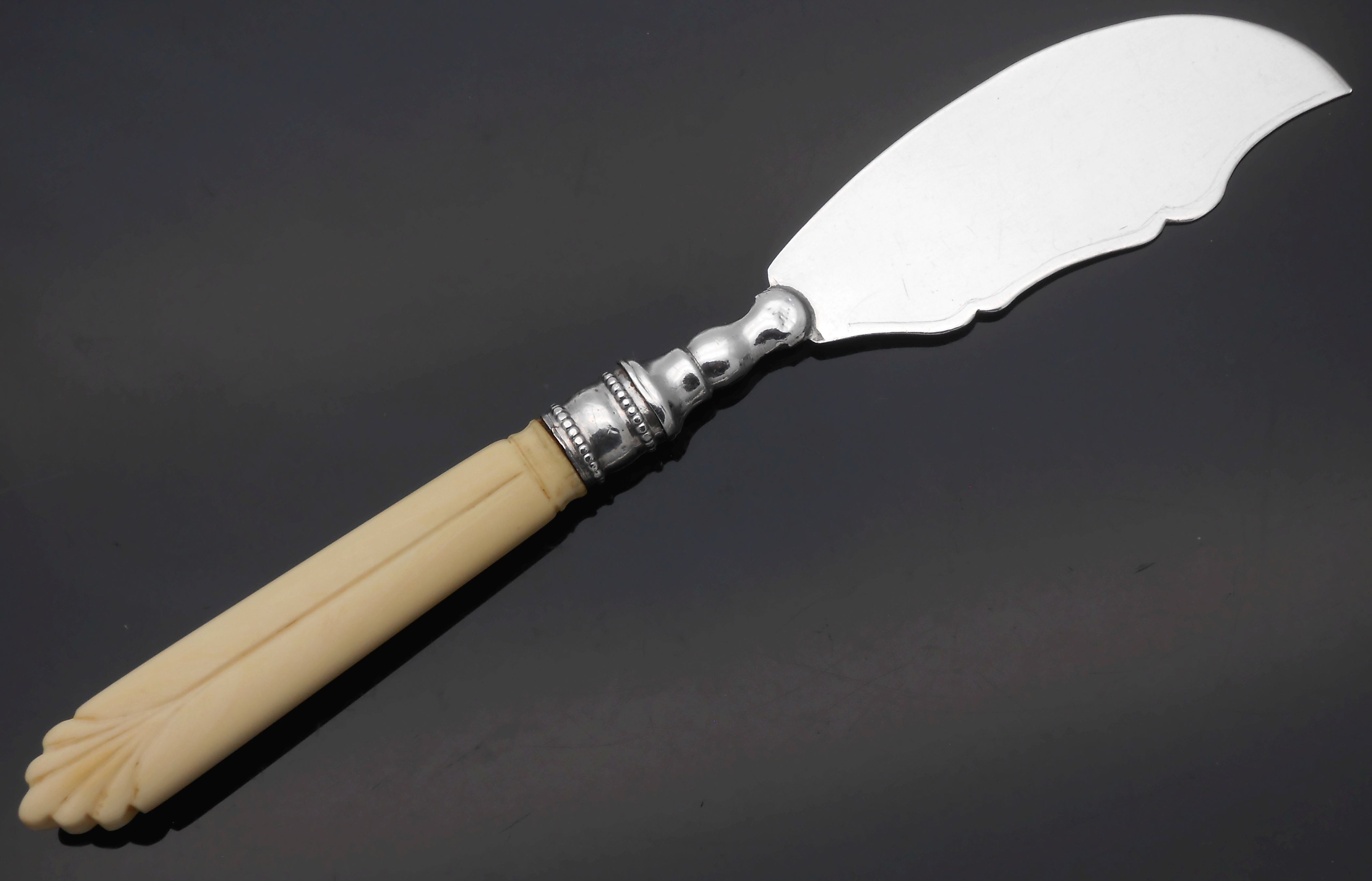 VICTORIAN BUTTER SPREADER UNMARKED SILVER CARVED HANDLE Vintage