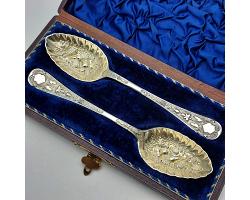 Beautiful Cased Pair Of Berry Bowl Spoons - Silver Plated - Antique (#59666)
