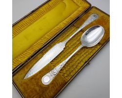 Fabulous Venetian Pattern Cake / Pudding Servers Cased Silver Plated Antique (#60043)