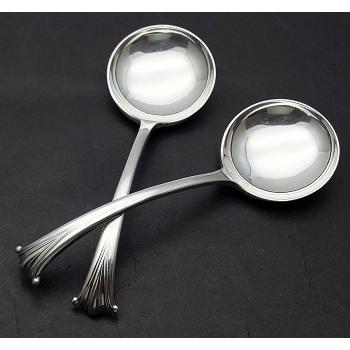 Onslow Pattern - Pair Of Small Sauce/cream Ladles - Silver Plated Roberts & Belk (#59088) 1