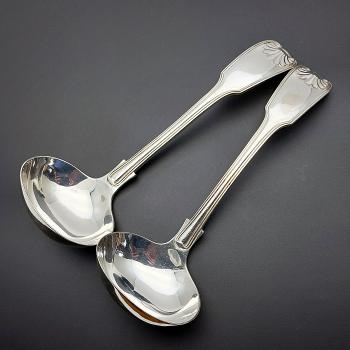 Fiddle Thread Shell Pair Of Large Sauce Ladles - Antique Silver Plated (#59628) 1
