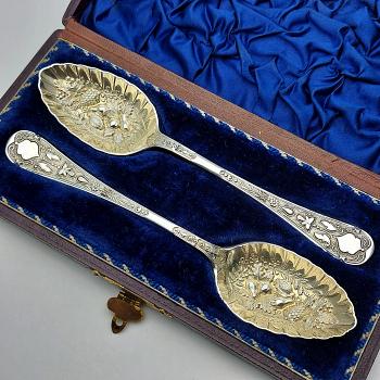 Beautiful Cased Pair Of Berry Bowl Spoons - Silver Plated - Antique (#59666) 1