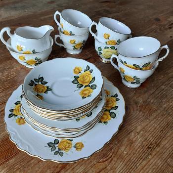 Royal Vale Yellow Roses 21 Piece Tea Cup Saucer Plate Service - Vintage (#59836) 1