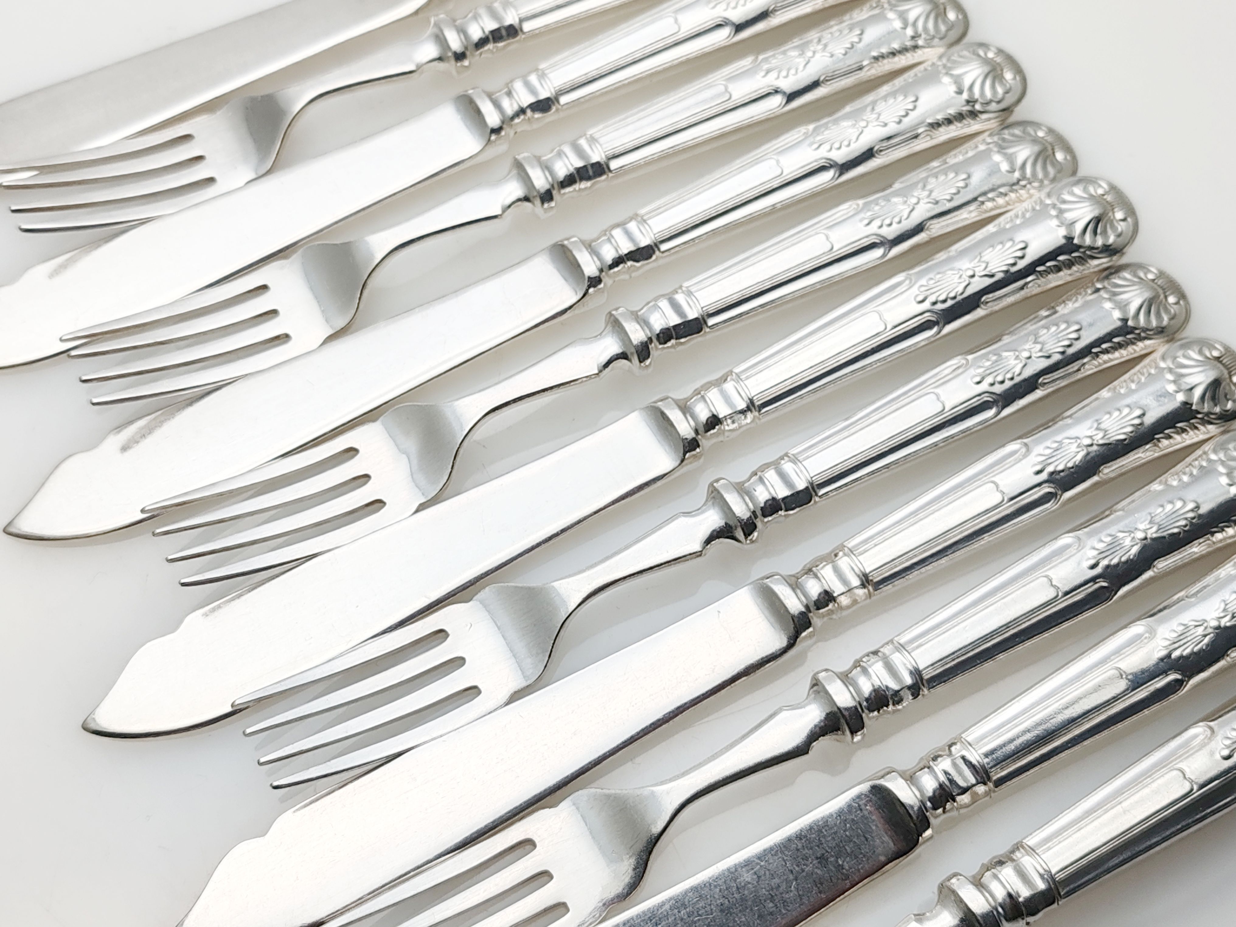KINGS PATTERN SET OF FISH EATING CUTLERY SILVER PLATED SHEFFIELD EPNS ...