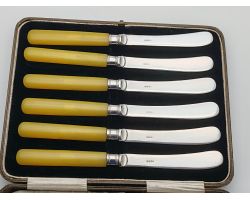 Vintage Silver Plated & Amber Coloured Plastic Handled Tea Knives Cased (#100340)