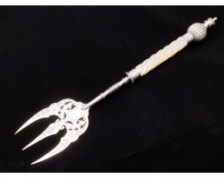 Super Looking Mother Of Pearl Handled Victorian Bread Fork Silver Plated (#100388)