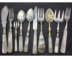 Lovely Collection Of Antique & Vintage Mother Of Pearl Handled Flatware Cutlery (#59289)