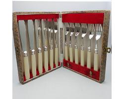 Walker & Hall Faux Bone Handled Fish Cutlery Set - Cased - 1956 Silver Plated (#59678)