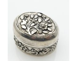 White Metal Silver Pill Box Repousse Work (#61908)