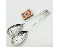 Gadroon Pattern - Pair Of Repousse Bowl Serving Spoons Epns Silver Plated (#99492)