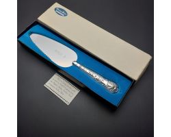 Queens Pattern Sterling Silver Handled Pie Server - 1981 - Boxed (#99674)