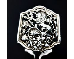 Lovely Vintage Cake Server Tongs Lion Rampant Cast Silver Plated Vintage (#99771)