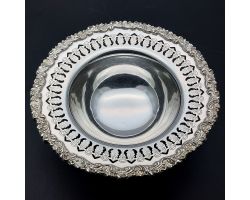 Nice Pedestalled Ornate Rim Bowl Sweets Nuts Dish Silver Plated Vintage (#99880)