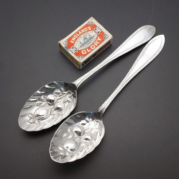 Matched Pair Of Fruit Bowl Serving Spoons Zigzag Handles Silver Plated Antique (#60392) 1