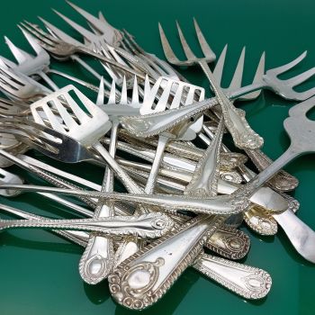 Gadroon Pattern Large Bulk Lot Of 32 Pickle & Meat Forks Etc Silver Plated (#61762) 1
