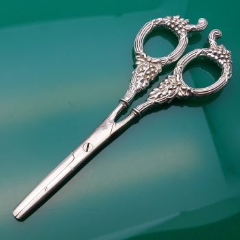 Barker Ellis Sterling Silver Handled Grape Scissors - Birmigham 1965 (#61795) 1