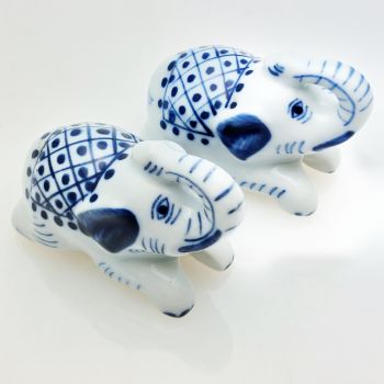 Pair Of Vintage Elephant Ceramic Salt & Pepper Pots Blue & White (#61862) 1