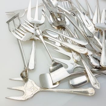 Bulk Quantity Job Lot 31x Meat Sardine Bread Forks Servers Silver Plated (#61888) 1