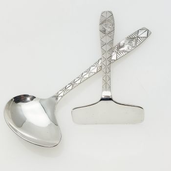 Vintage Bunny Rabbit Silver Plated Childs Feeding Spoon & Pusher Yeoman Plate (#61955) 1