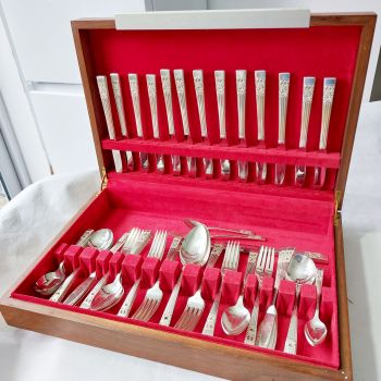 70pc Canteen Community Hampton Court / Coronation Silver Plated Vintage (#61970) 1
