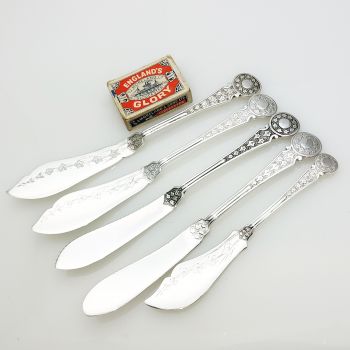 Ivy Pattern - Butter & Cake Knives - Silver Plated - Antique (#99487) 1