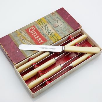 Lovely Palette Tea Butter Knives Faux Bone Handled Original Box Fenton Sheffield (#99648) 1