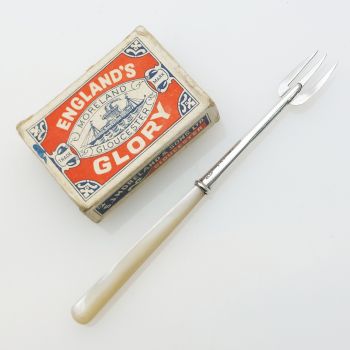 Mother Of Pearl Handle Sterling Silver Lemon Cocktail Fork A&l Chester 1922 (#99651) 1