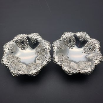 Pretty & Gleaming Small Ornate Pedestalled Dishes - Silver Plated Antique (#99710) 1